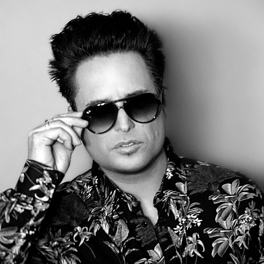 Latin Pop Sänger Nicolas Lorenzo Ray Ban